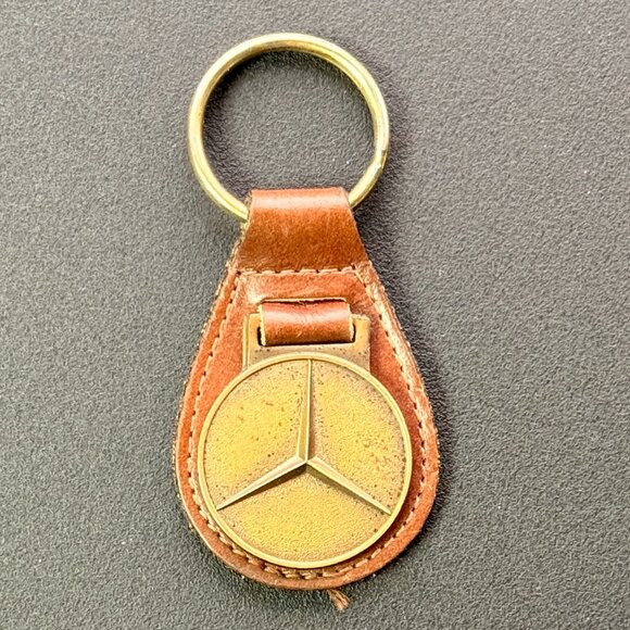 Mercedes-Benz Vector logo leather keychain - Picture 1 of 3